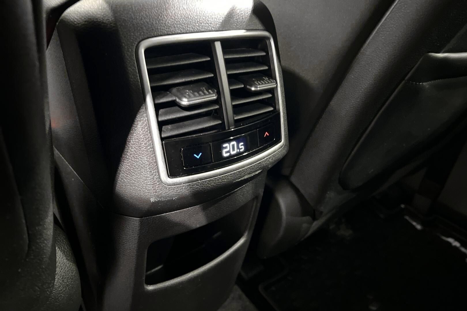 Kia Sportage iso kuva 20