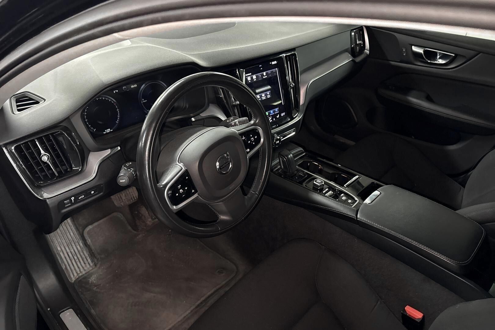 Volvo V60 iso kuva 2