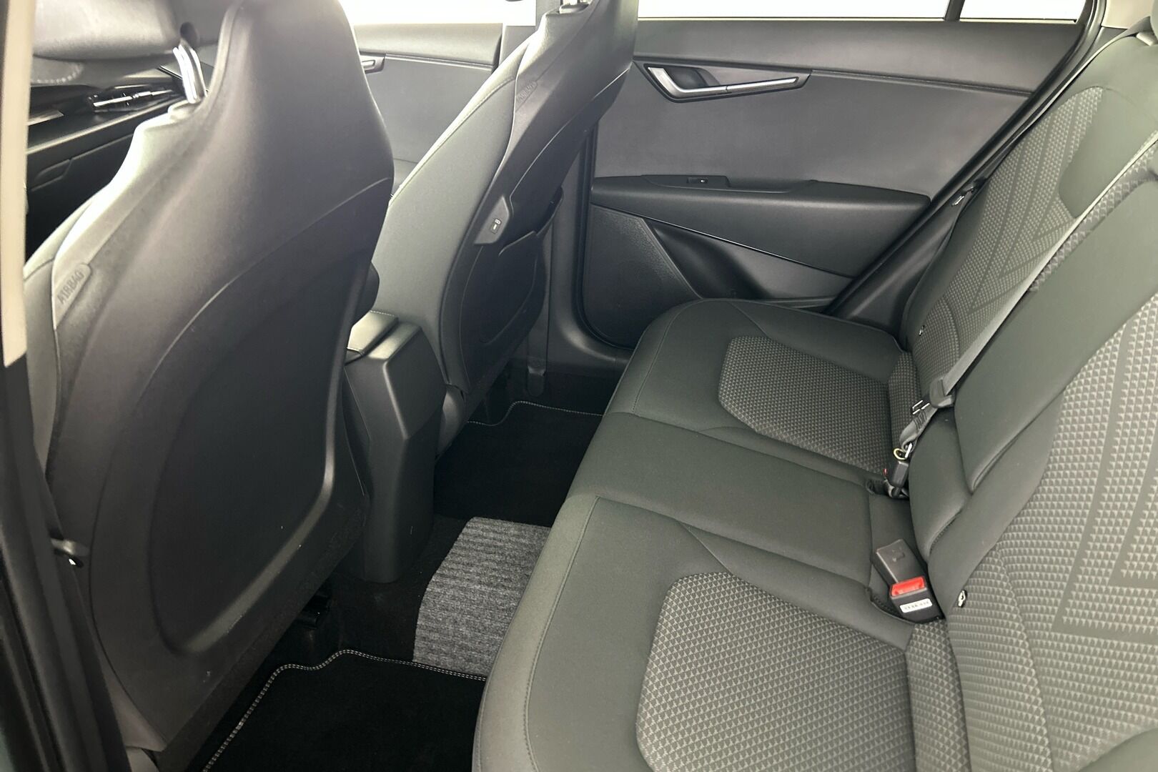 Kia Niro iso kuva 12