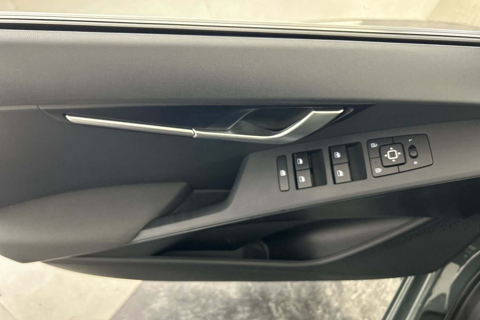 Kia Niro iso kuva 25