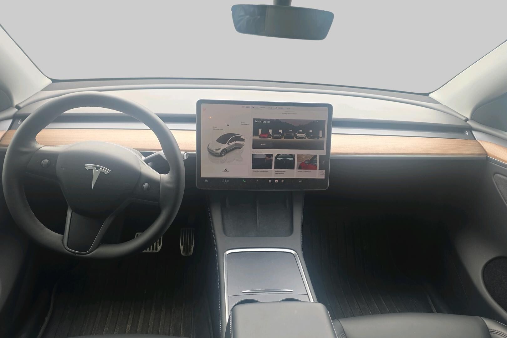Tesla Model Y iso kuva 1