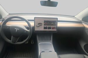 Tesla Model Y esikatselu 1