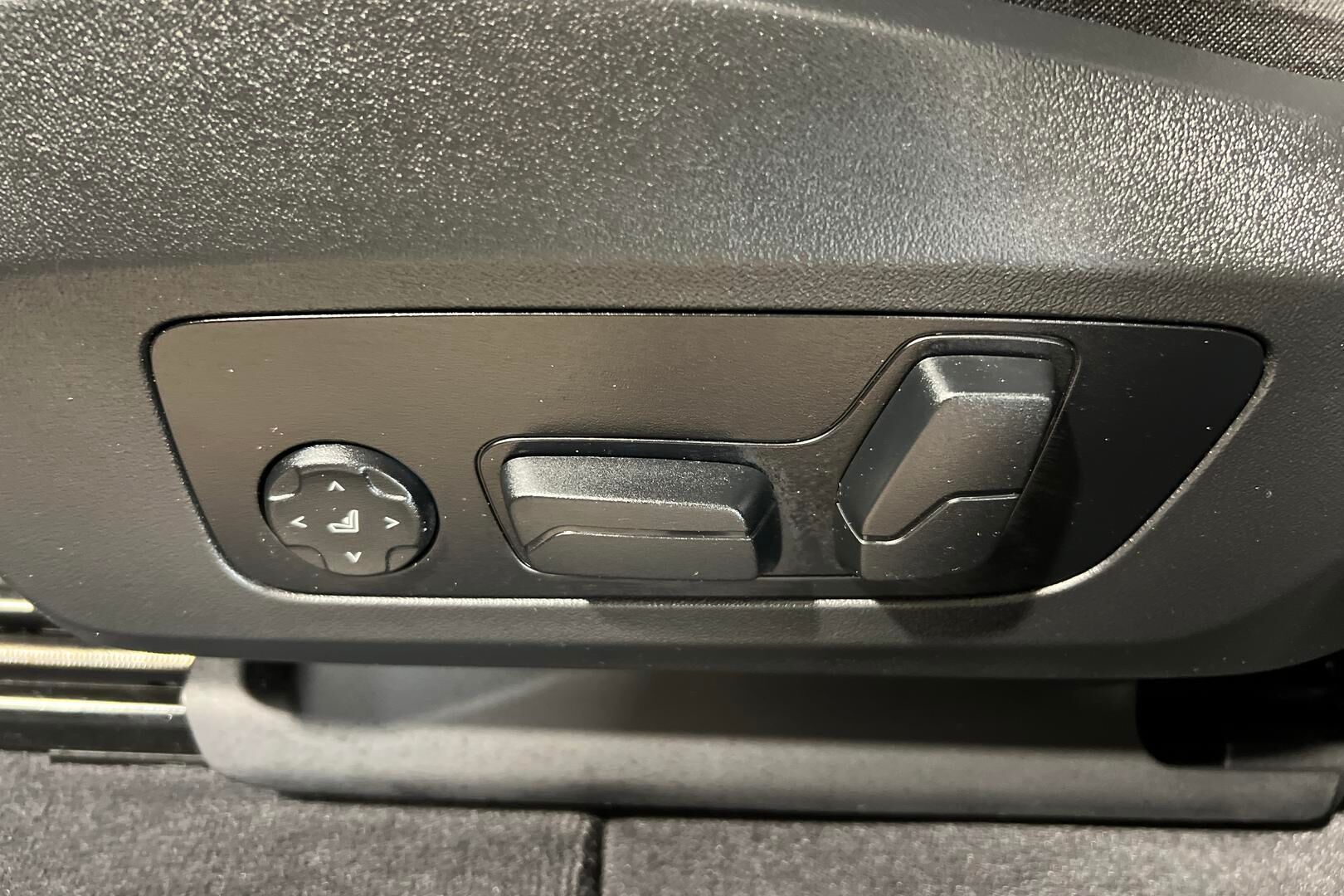 BMW iX2 iso kuva 15