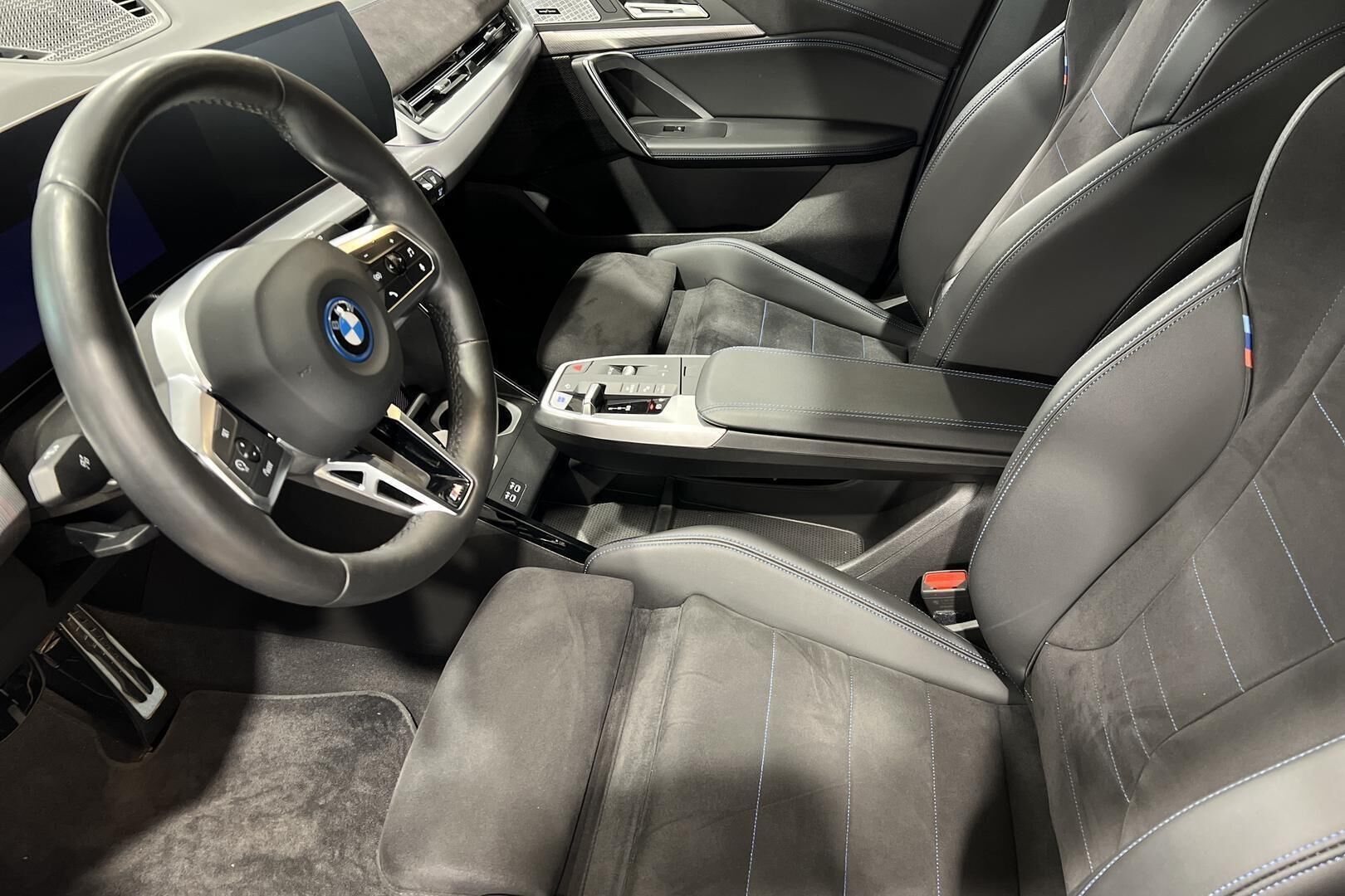 BMW iX2 iso kuva 8