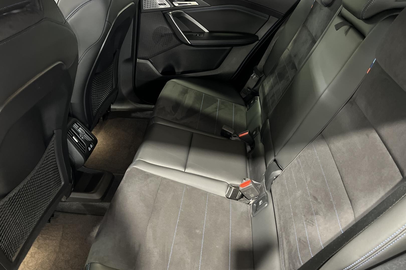 BMW iX2 iso kuva 9