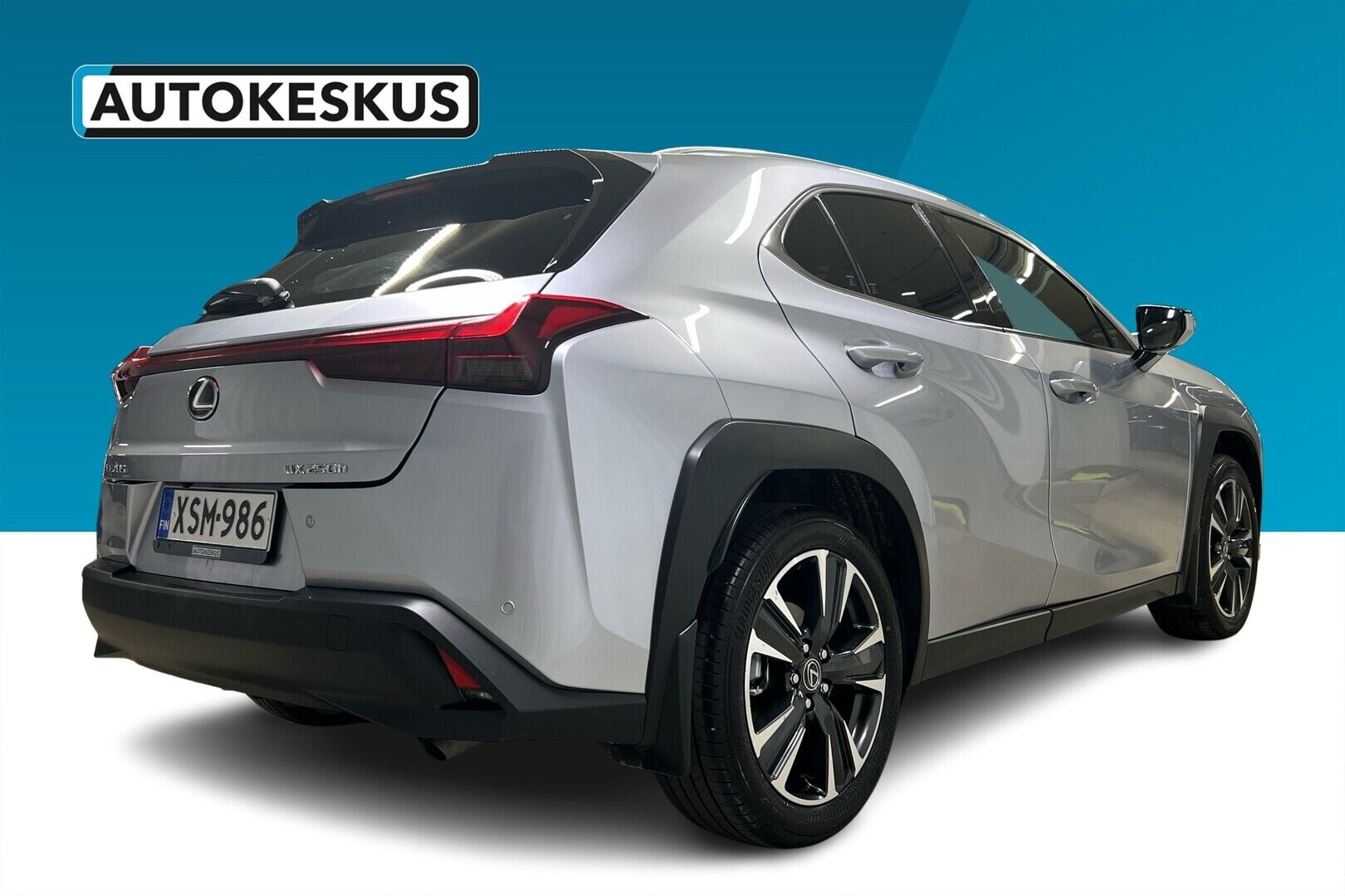 Lexus UX iso kuva 10