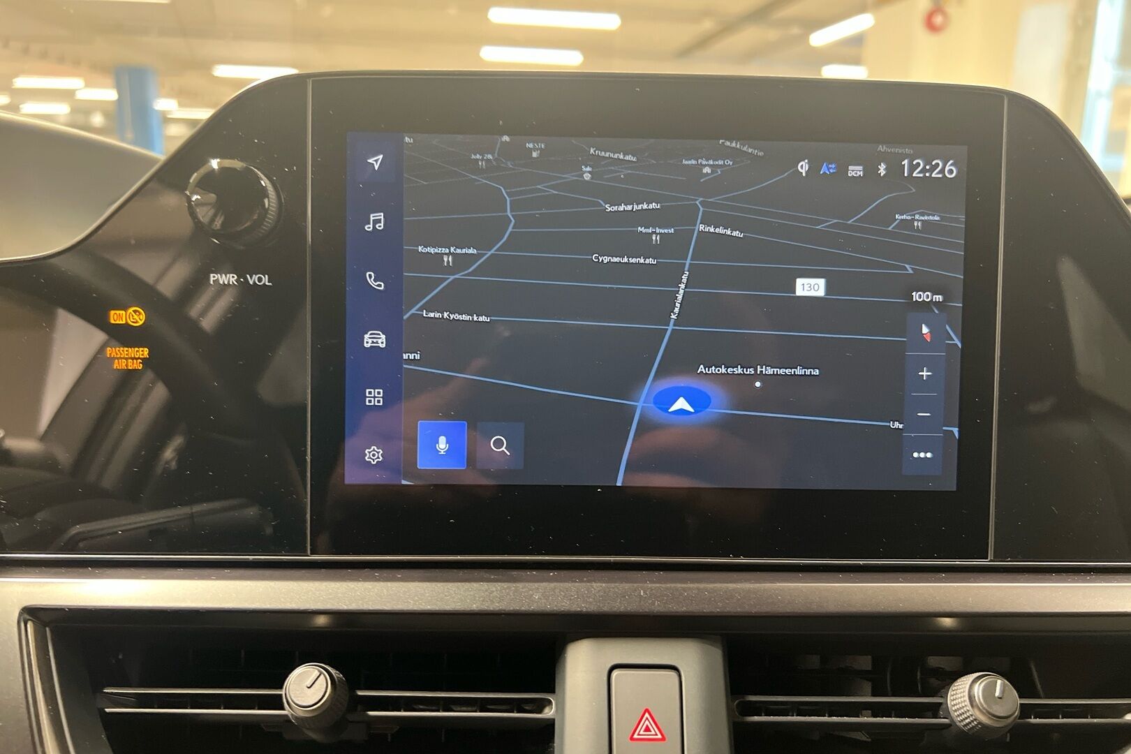 Lexus UX iso kuva 7