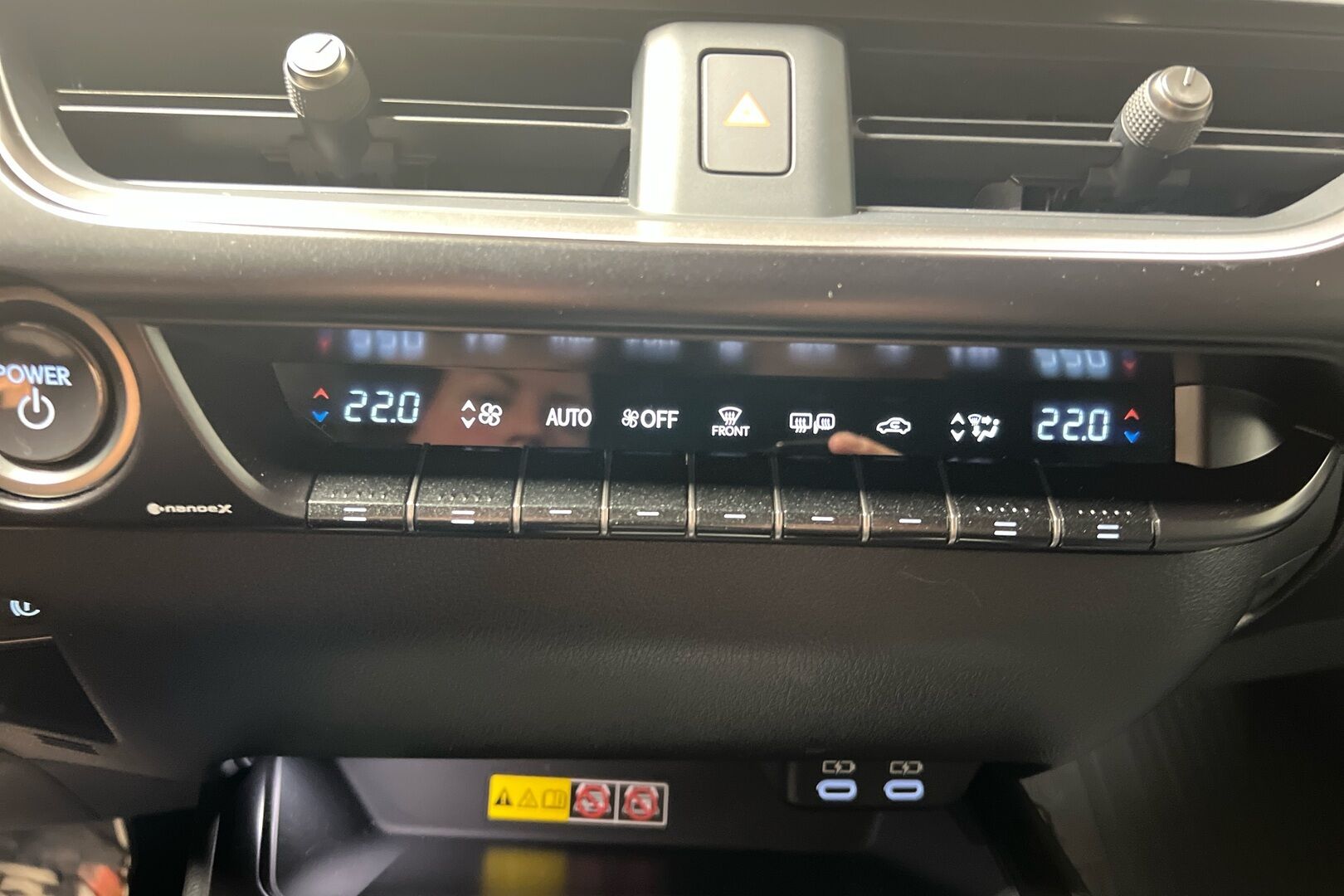 Lexus UX iso kuva 15