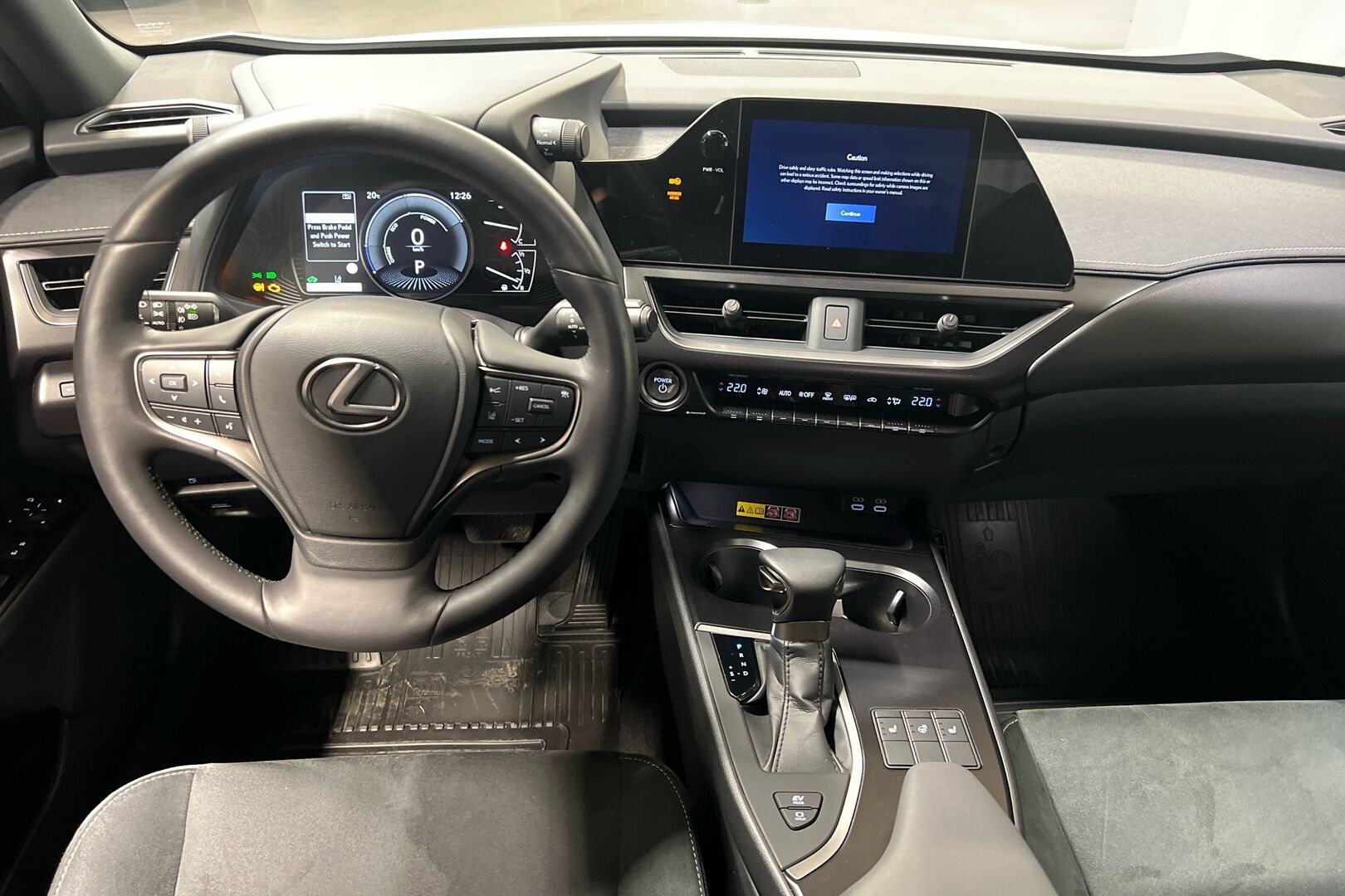 Lexus UX iso kuva 3