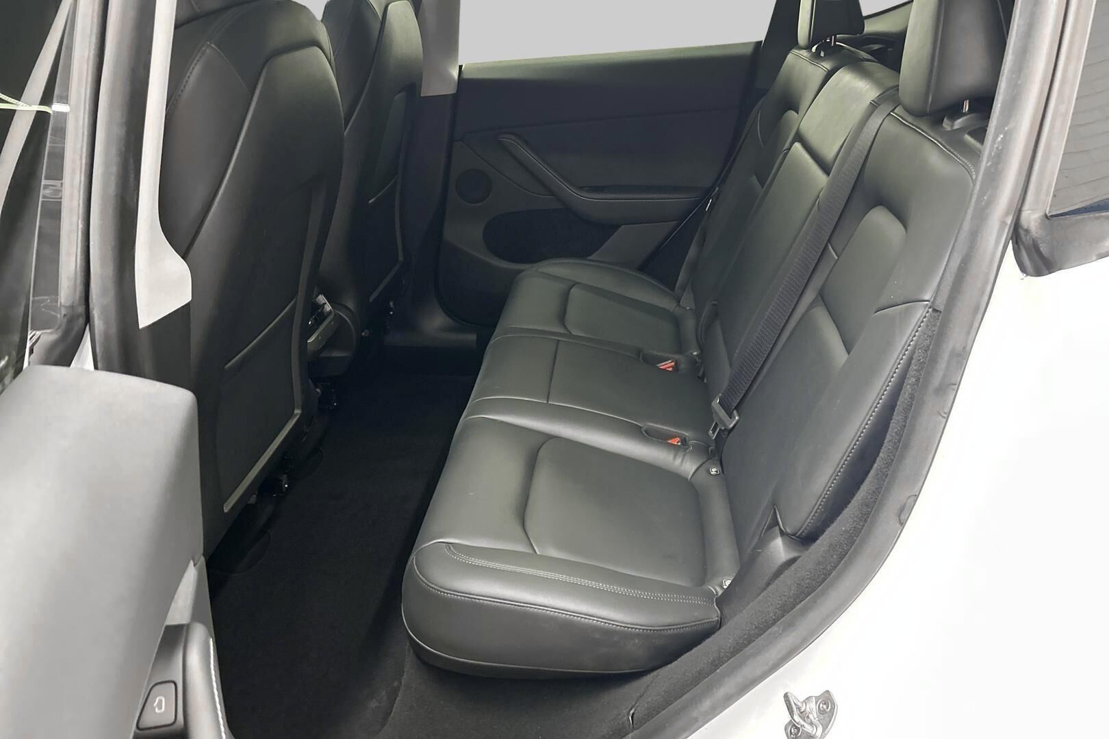 Tesla Model Y iso kuva 19