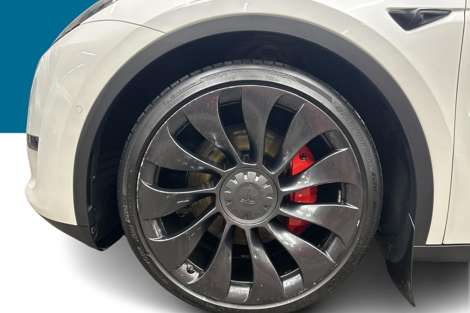 Tesla Model Y iso kuva 9