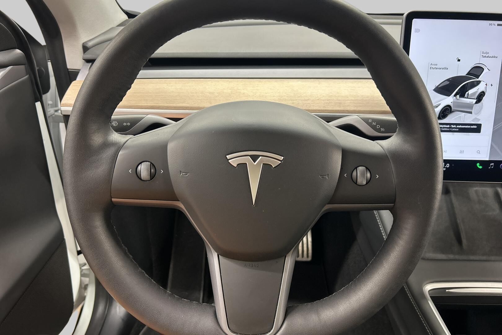 Tesla Model Y iso kuva 10
