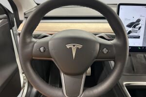 Tesla Model Y esikatselu 10