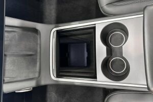 Tesla Model Y esikatselu 20
