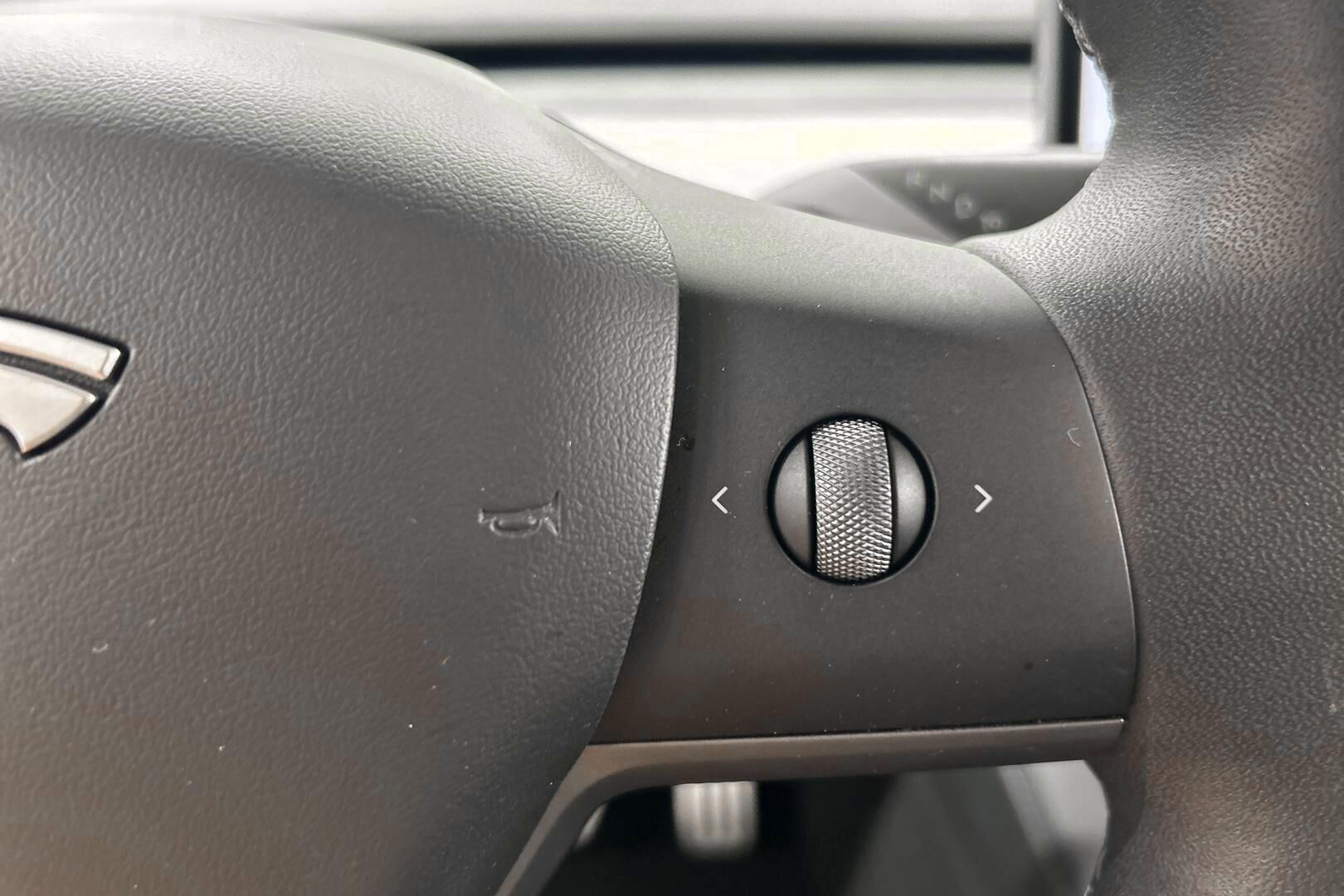 Tesla Model Y iso kuva 21