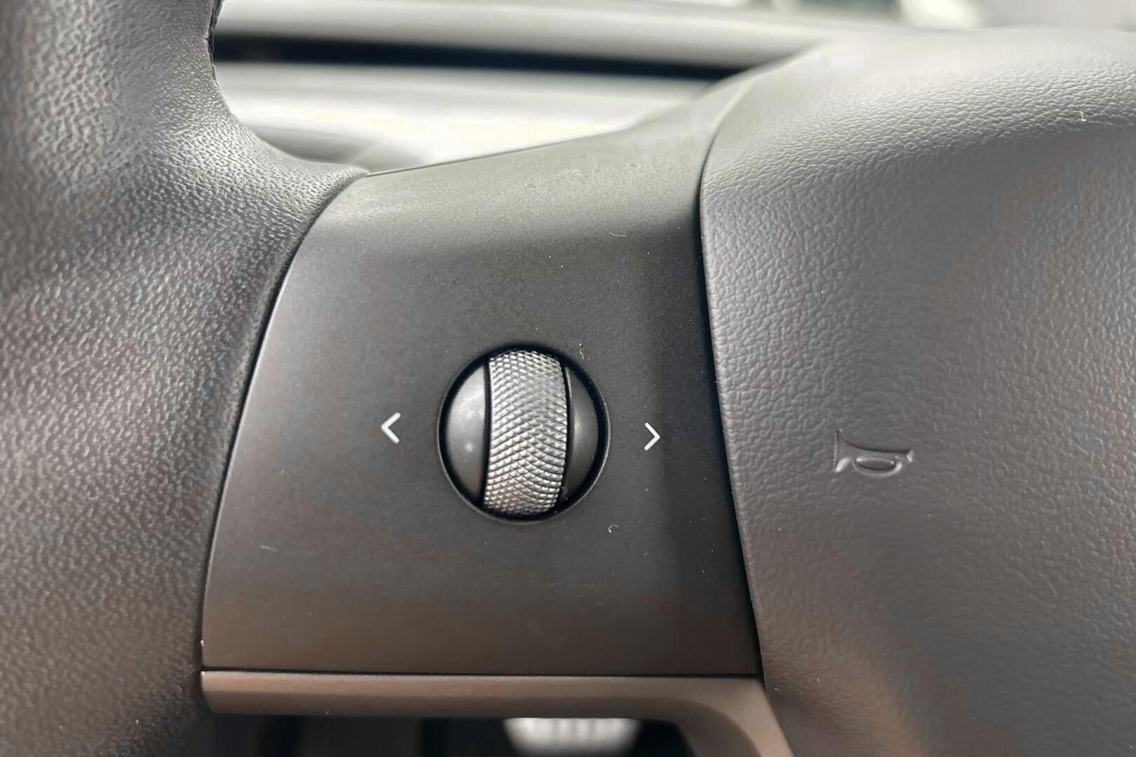 Tesla Model Y iso kuva 12