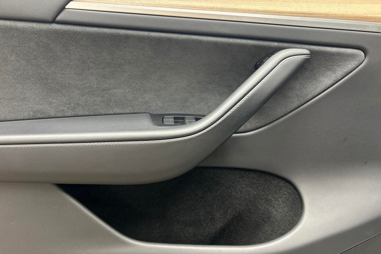 Tesla Model Y iso kuva 13