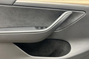 Tesla Model Y esikatselu 13