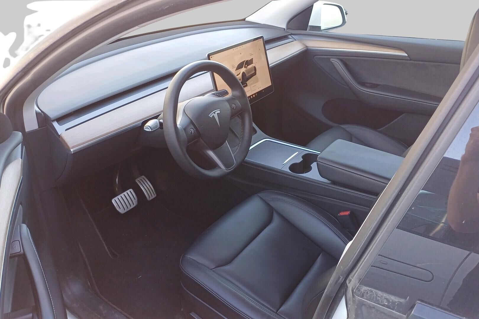 Tesla Model Y iso kuva 2