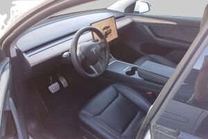 Tesla Model Y esikatselu 2