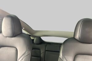 Tesla Model Y esikatselu 14