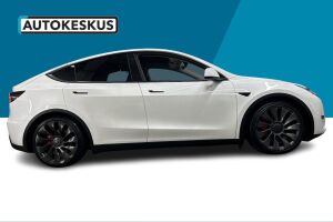 Tesla Model Y esikatselu 17
