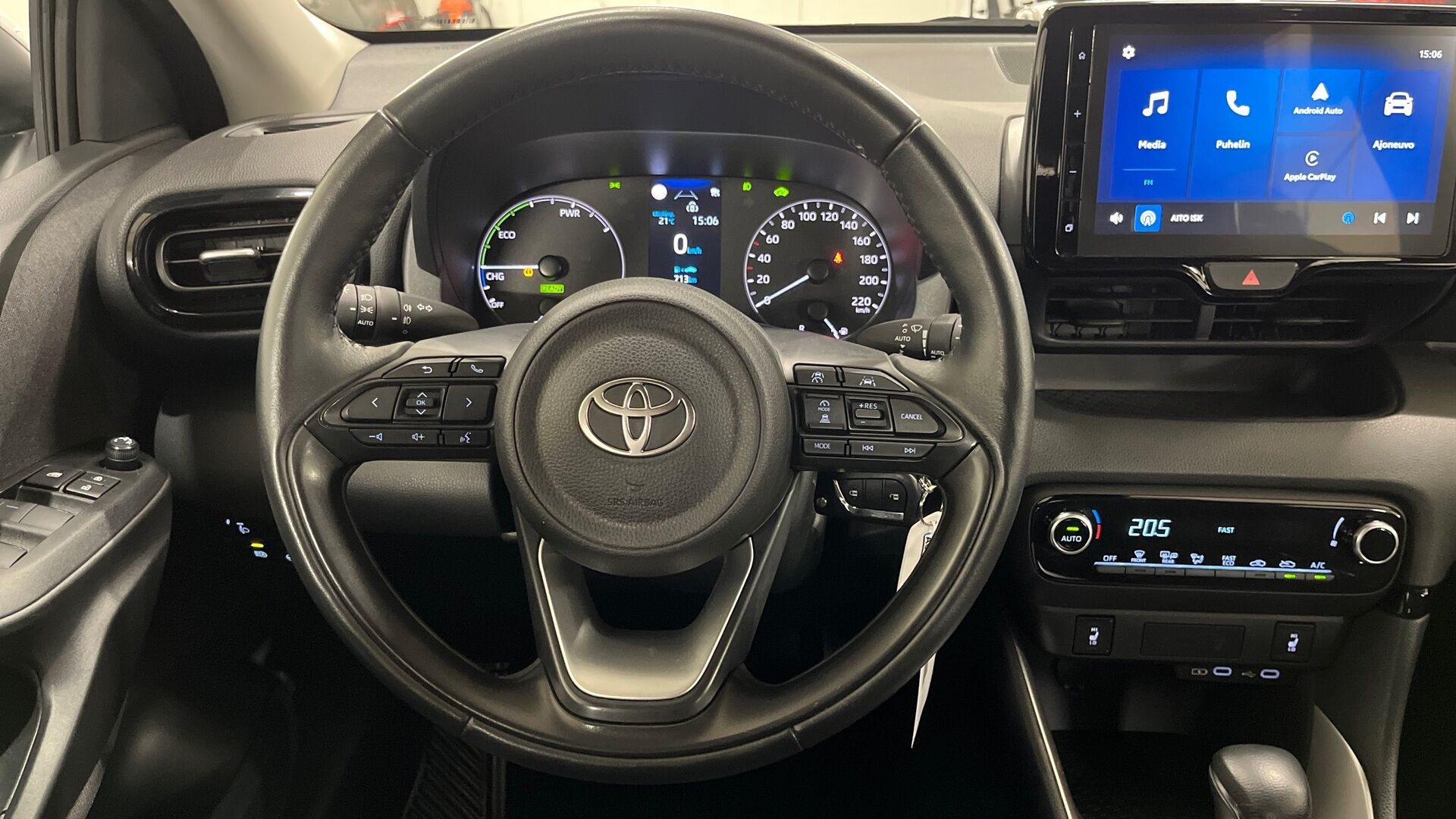 Toyota Yaris iso kuva 10