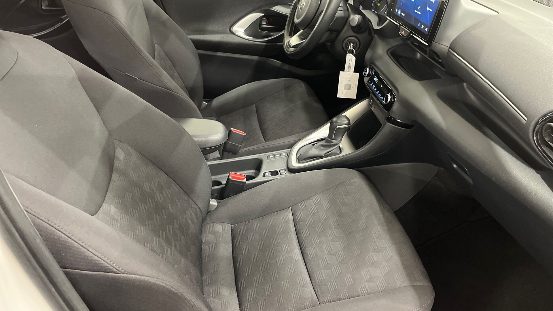 Toyota Yaris iso kuva 16