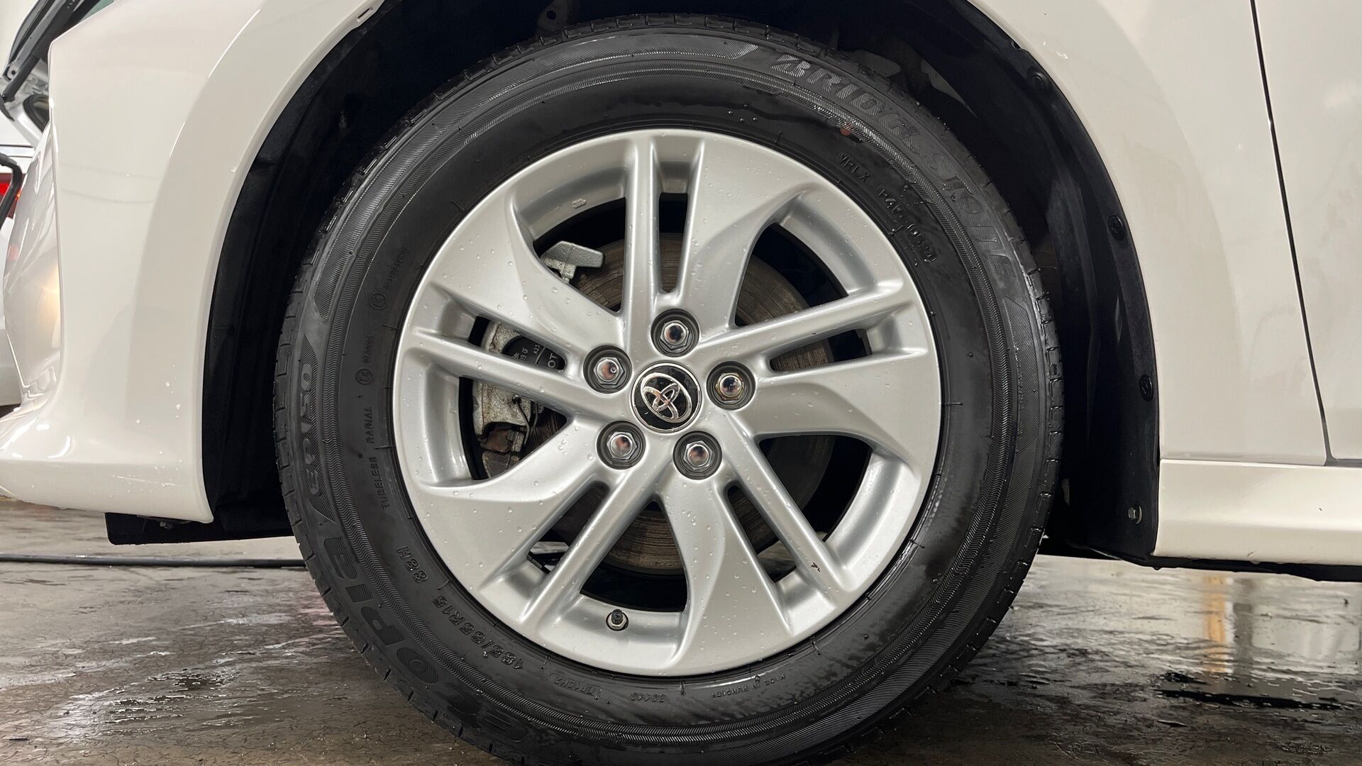 Toyota Yaris iso kuva 17