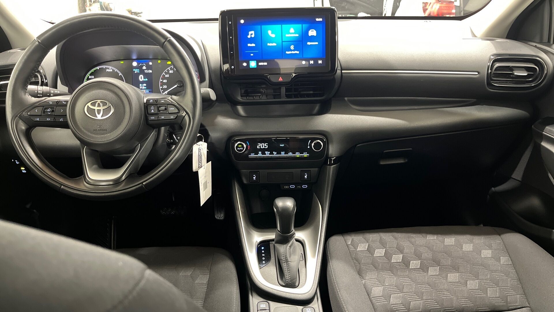 Toyota Yaris iso kuva 9
