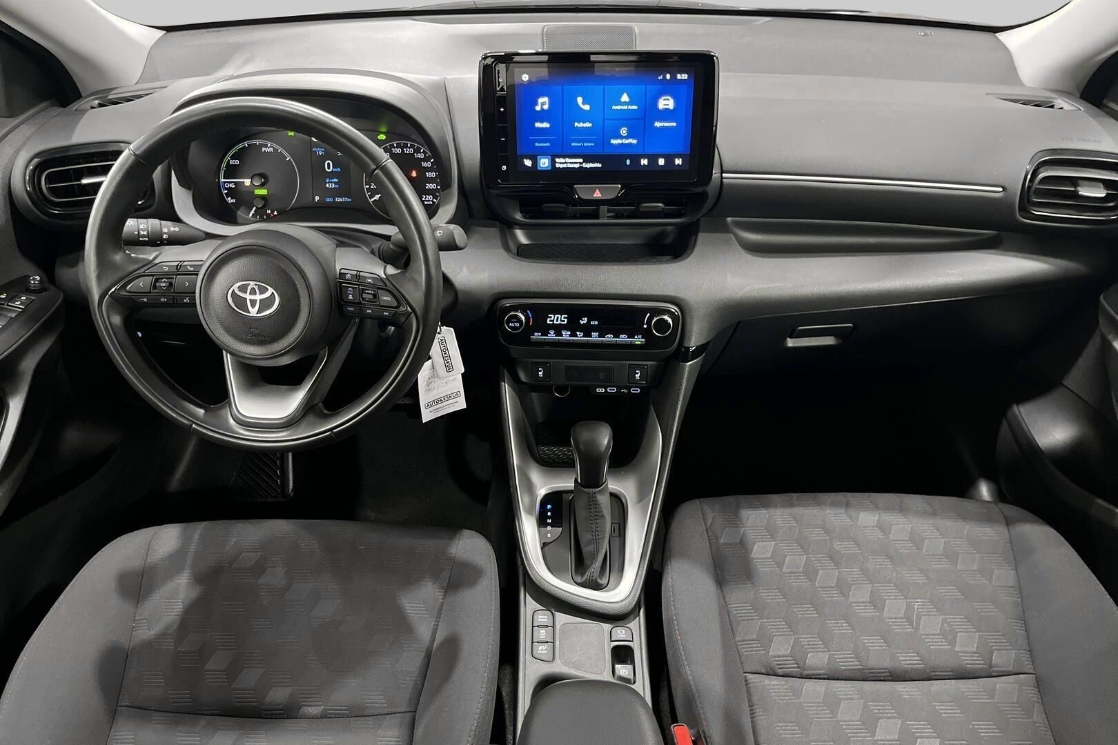 Toyota Yaris iso kuva 11