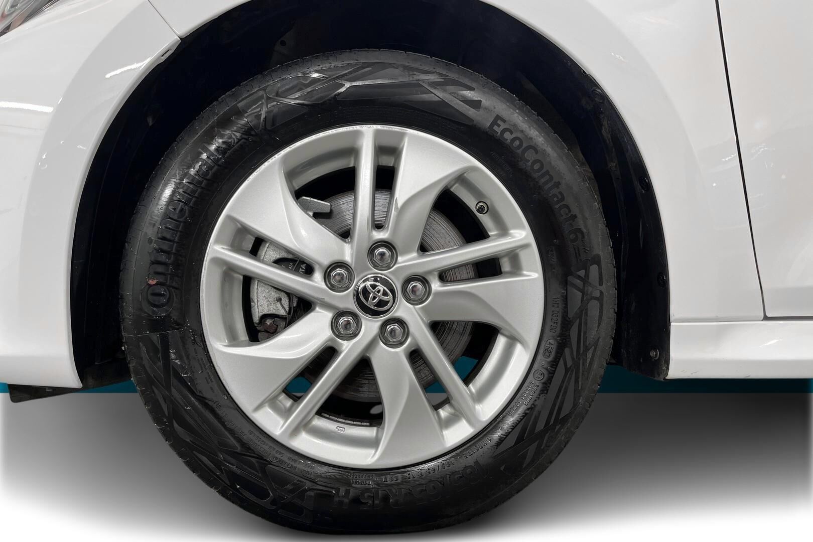 Toyota Yaris iso kuva 12
