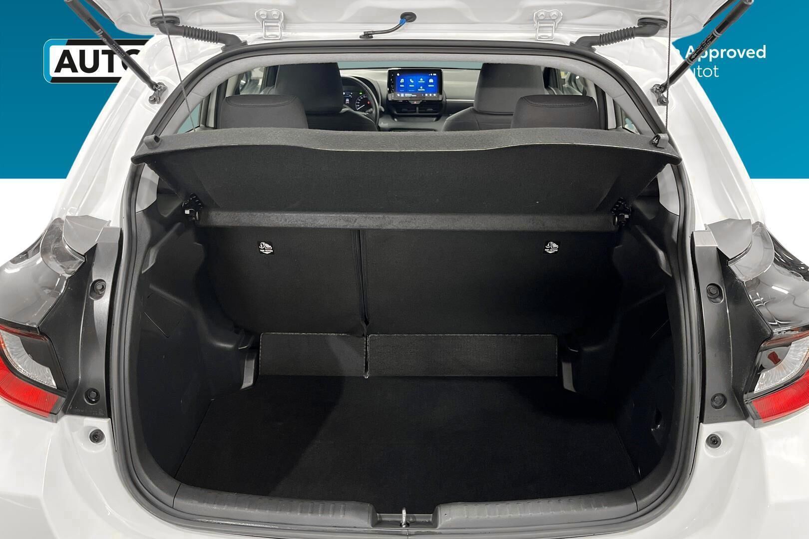 Toyota Yaris iso kuva 12