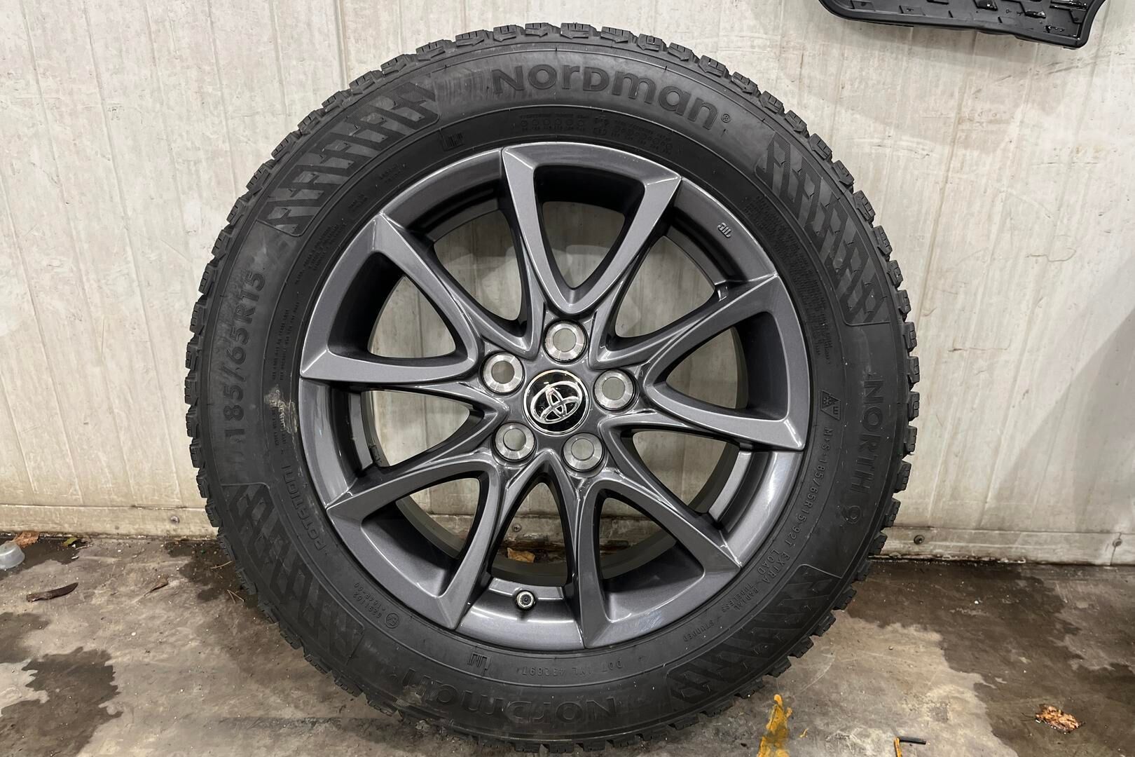 Toyota Yaris iso kuva 14