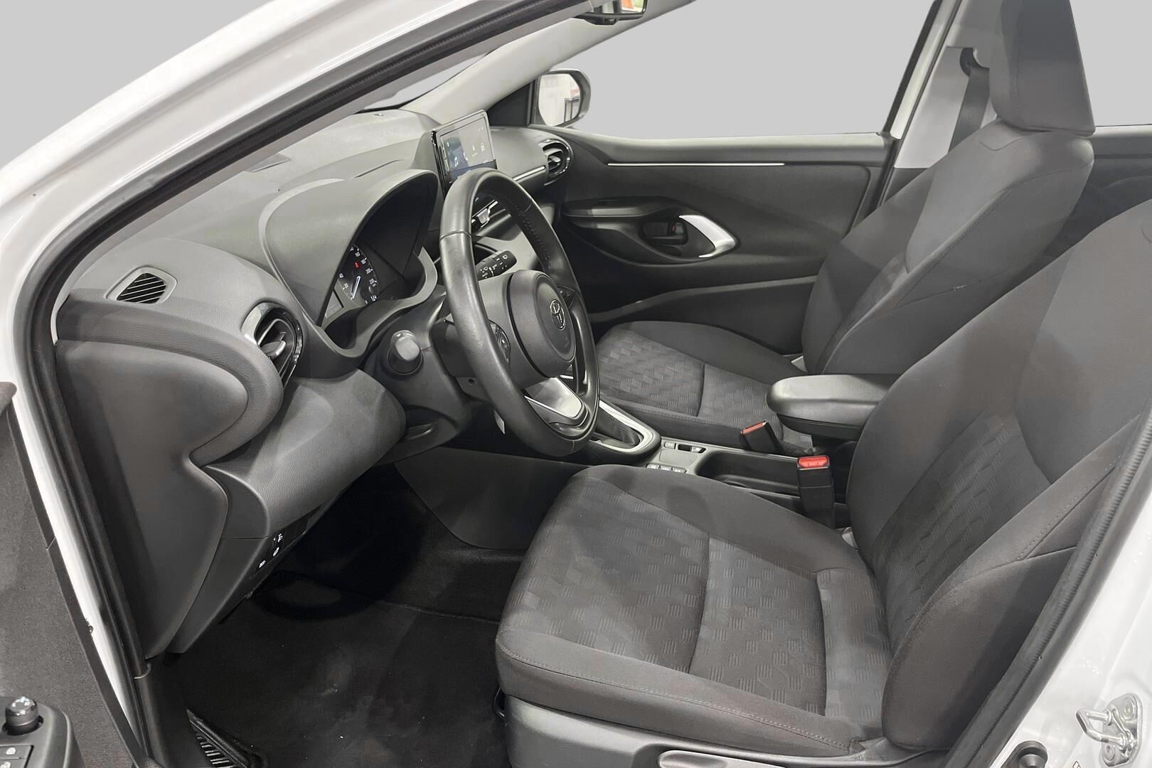 Toyota Yaris iso kuva 9