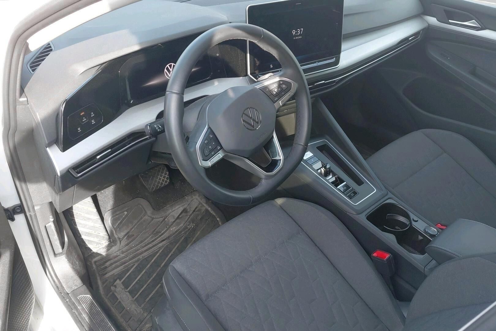 Volkswagen Golf iso kuva 2