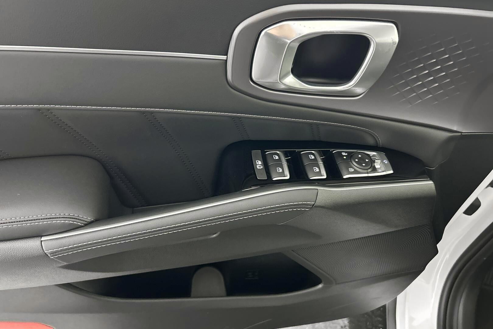 Kia Sorento iso kuva 30