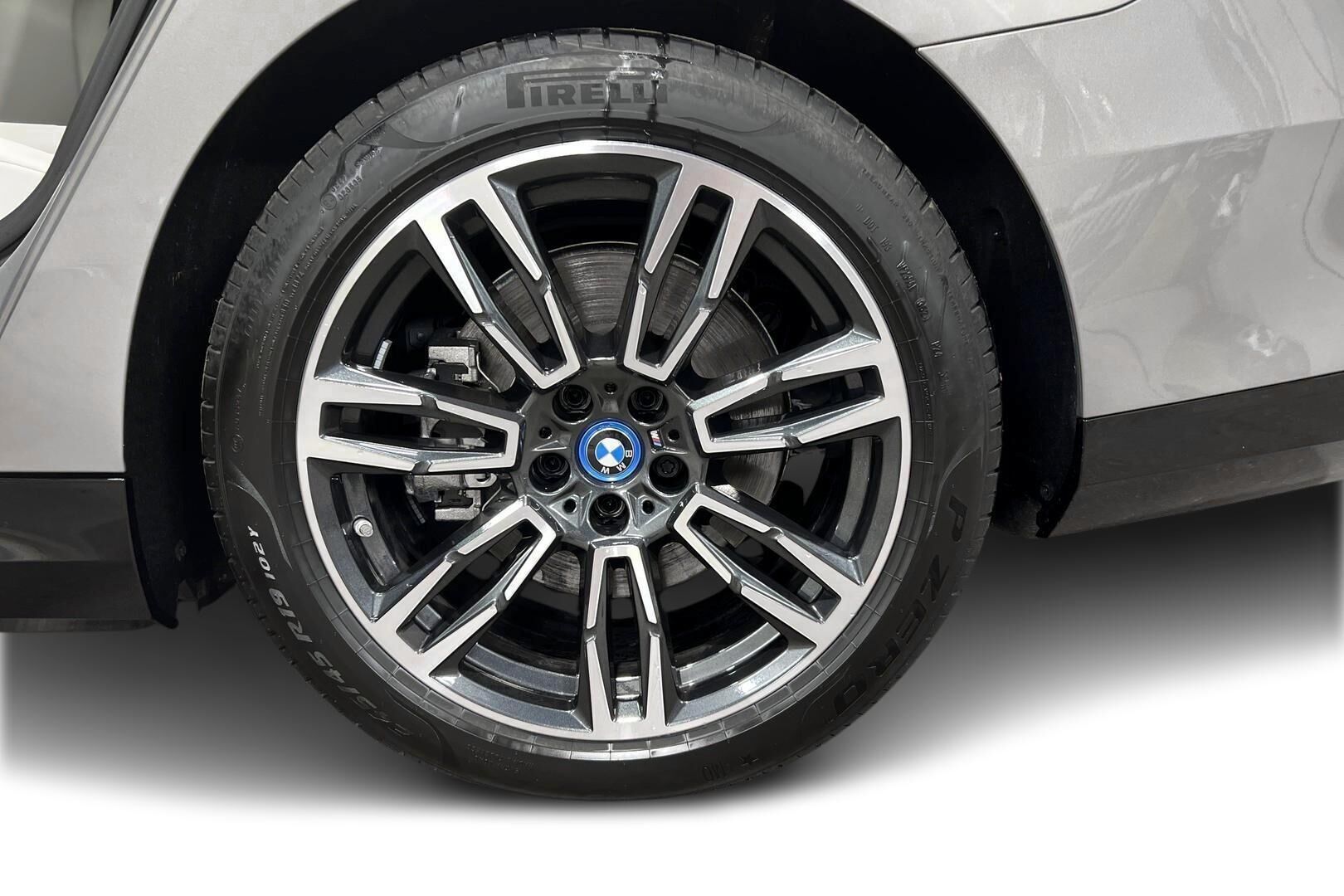 BMW i5 iso kuva 12