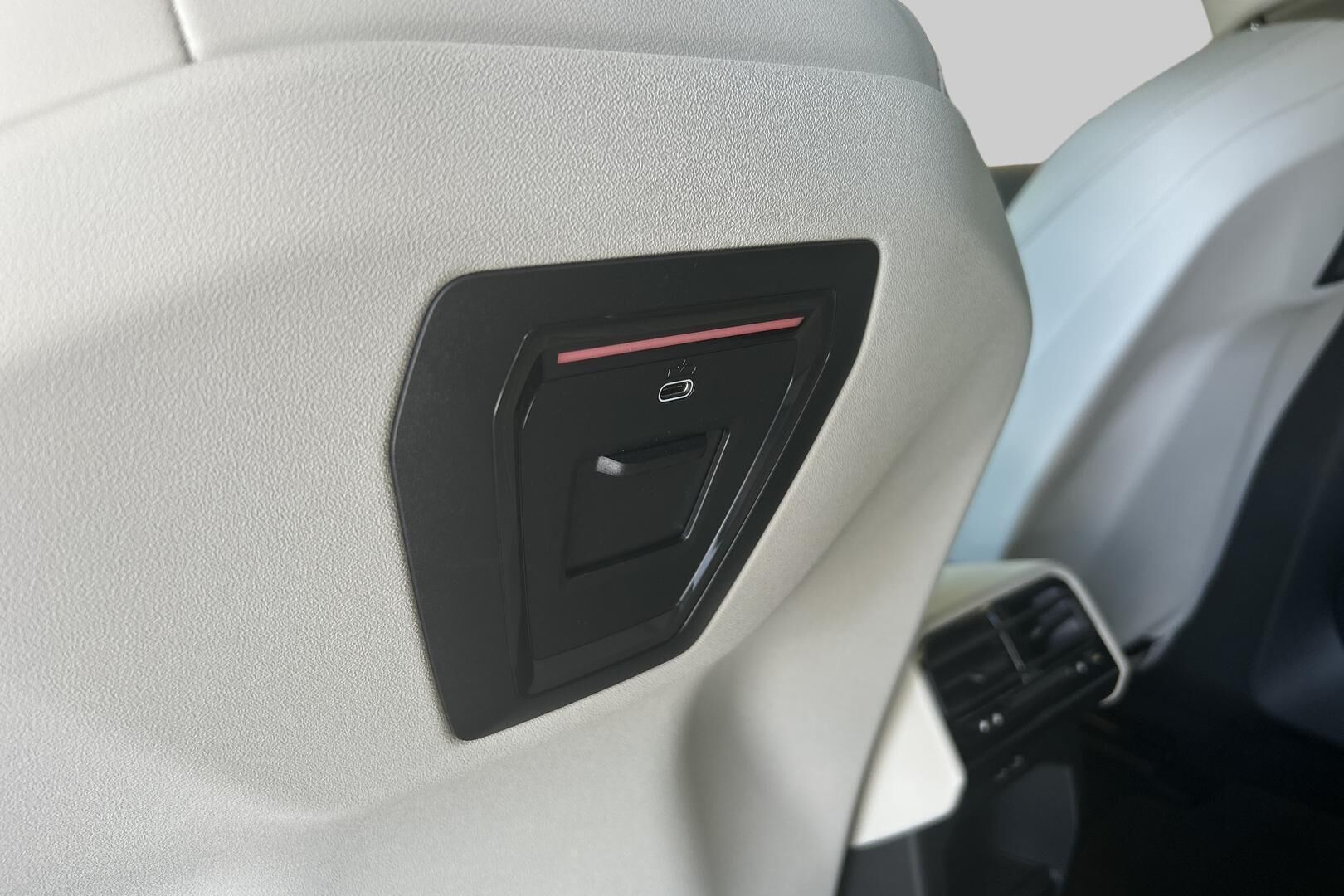 BMW i5 iso kuva 15