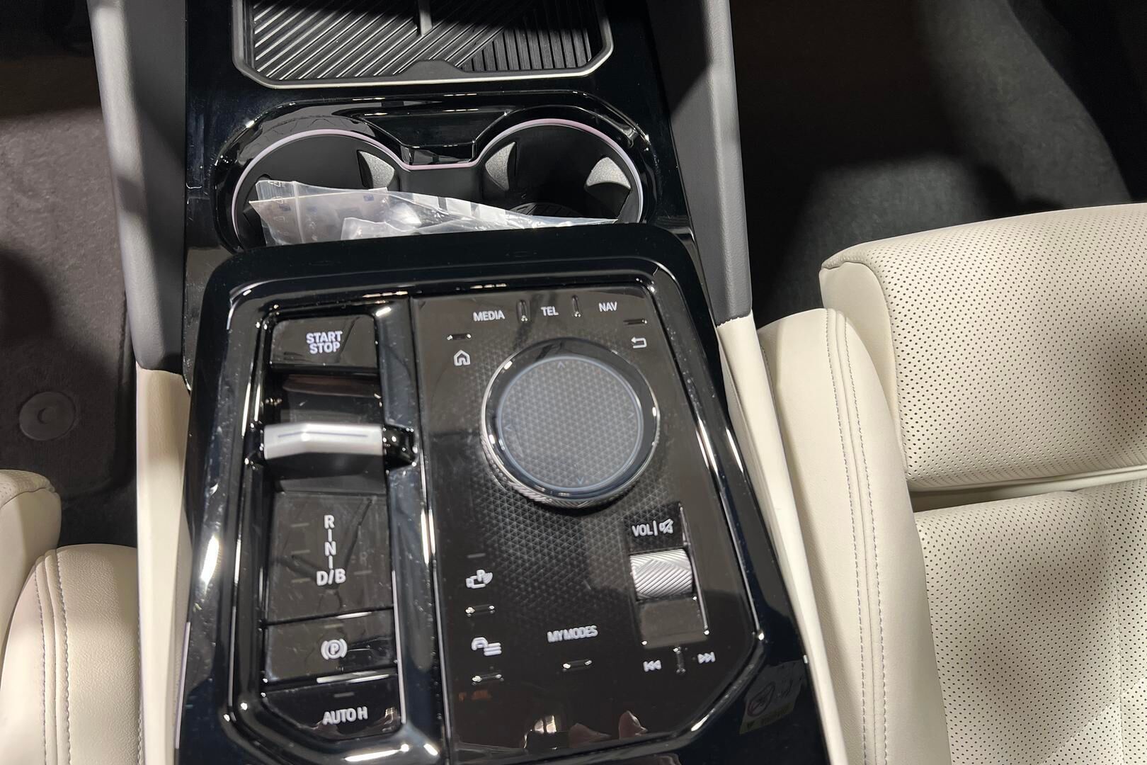 BMW i5 iso kuva 18