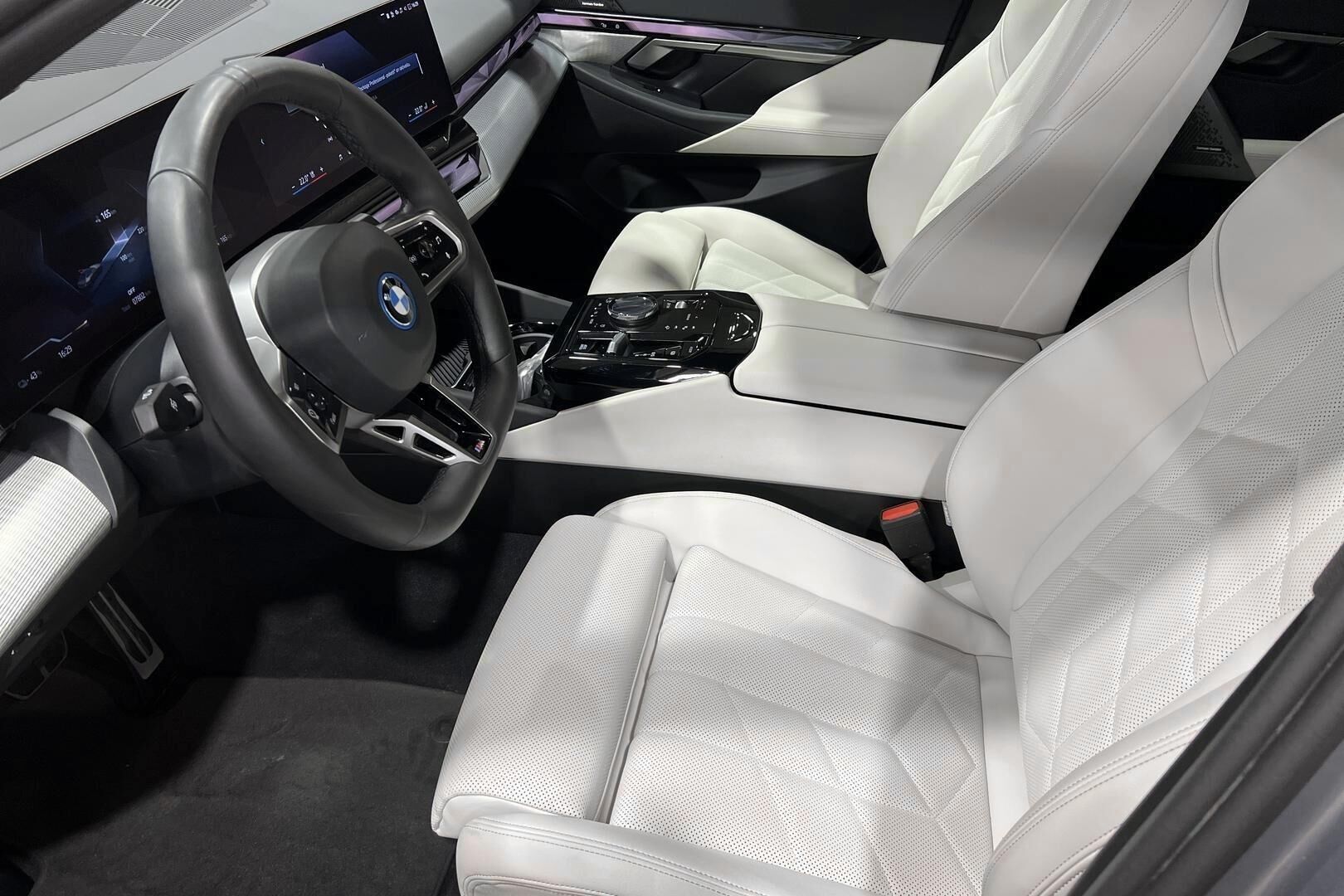 BMW i5 iso kuva 8