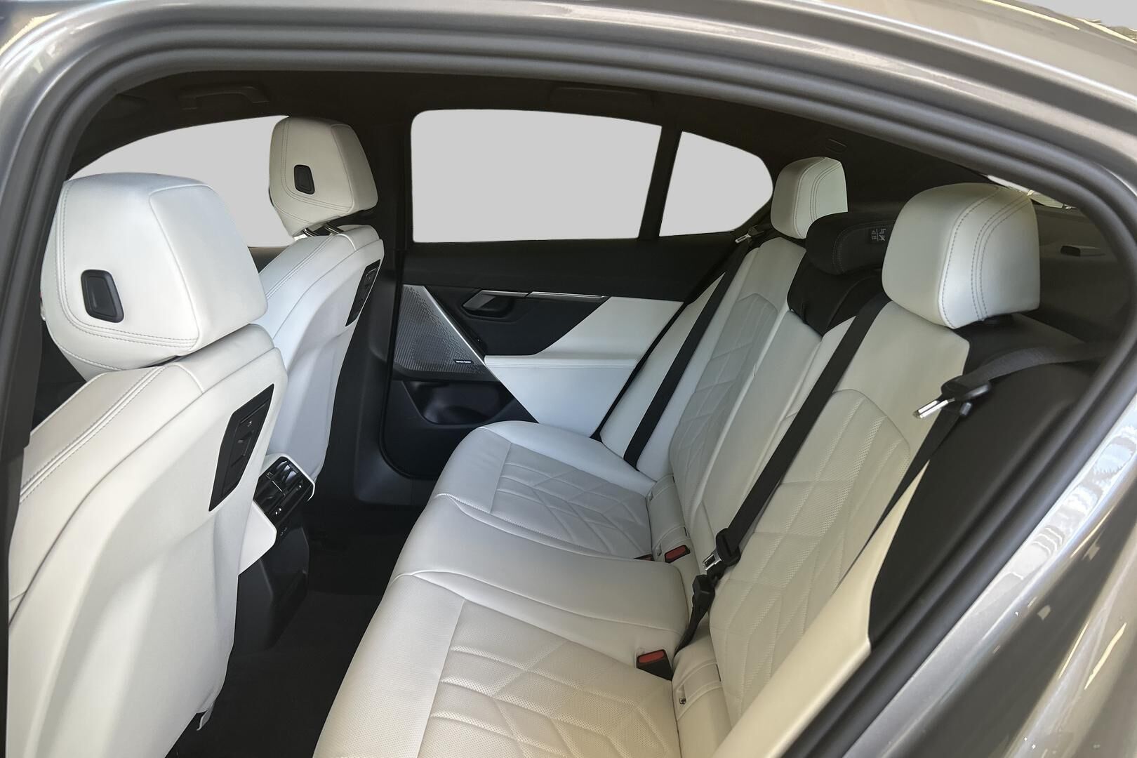 BMW i5 iso kuva 9
