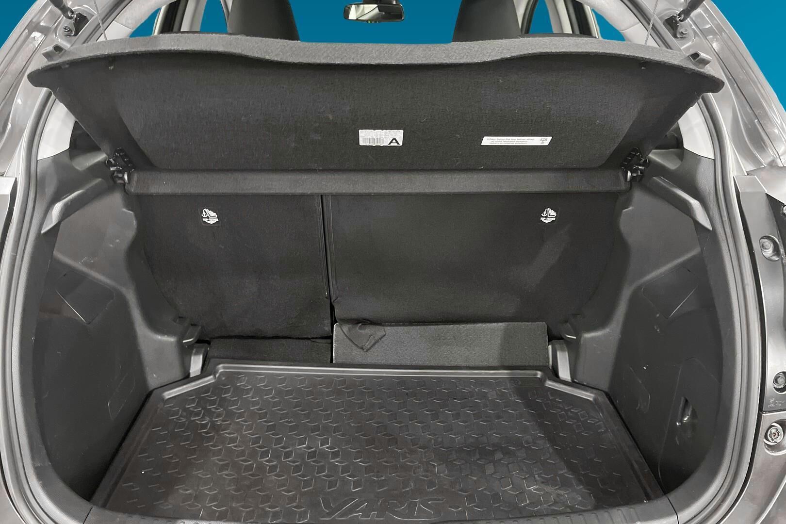 Toyota Yaris iso kuva 11