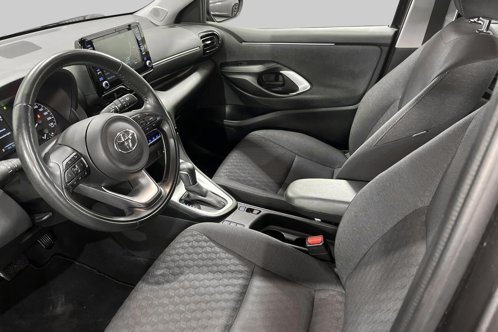 Toyota Yaris iso kuva 8