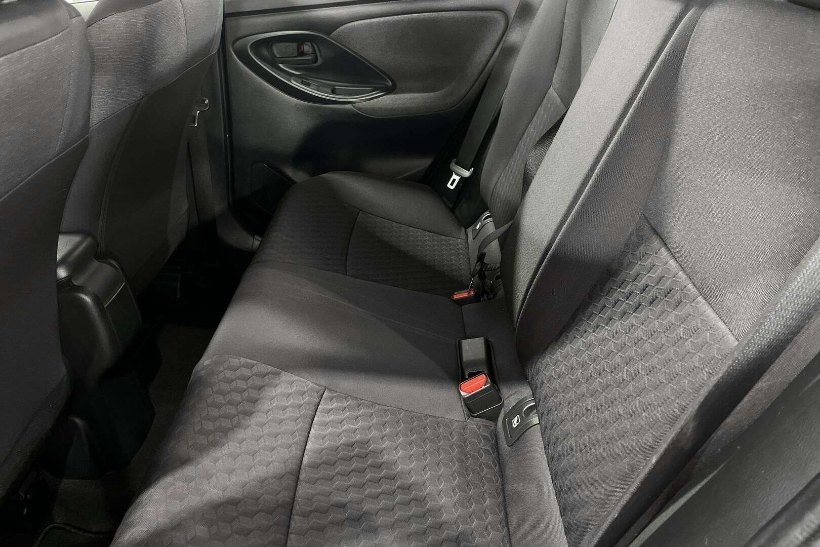 Toyota Yaris iso kuva 9