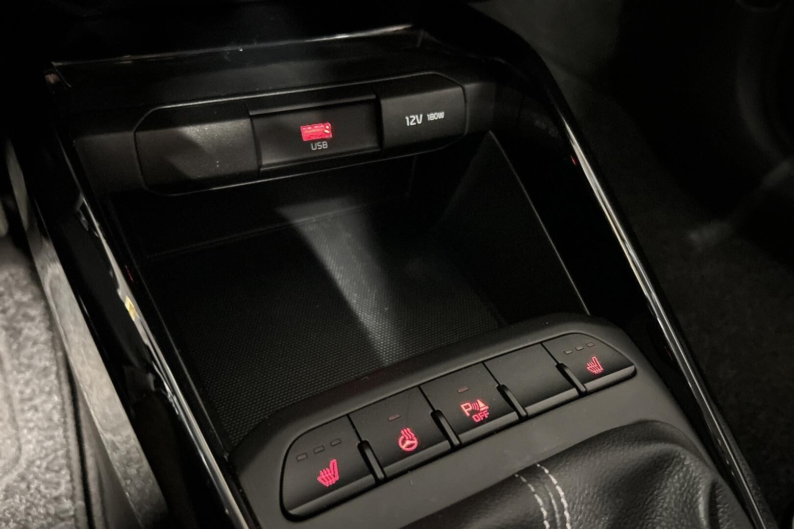 Kia Stonic iso kuva 28