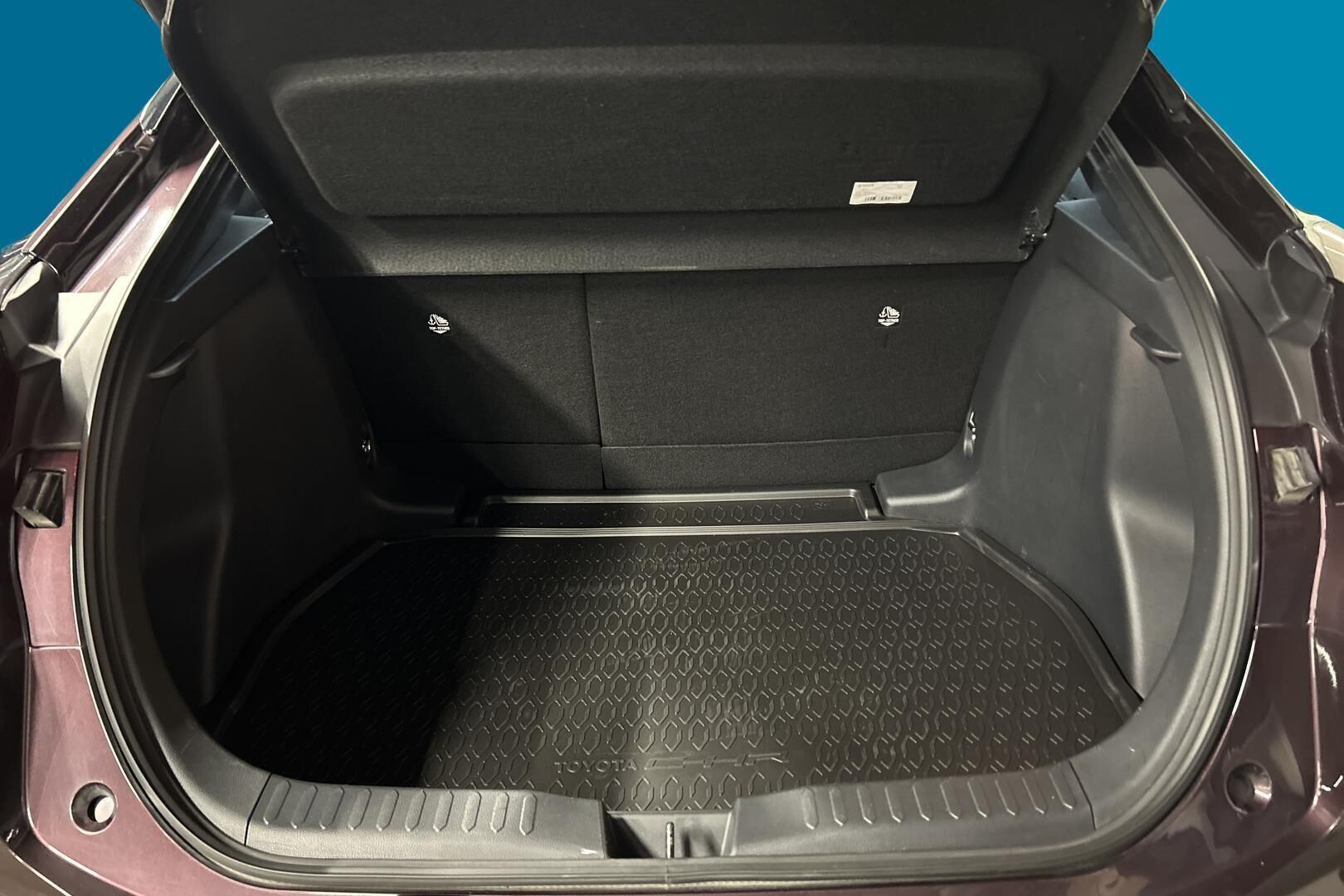 Toyota C-HR iso kuva 25