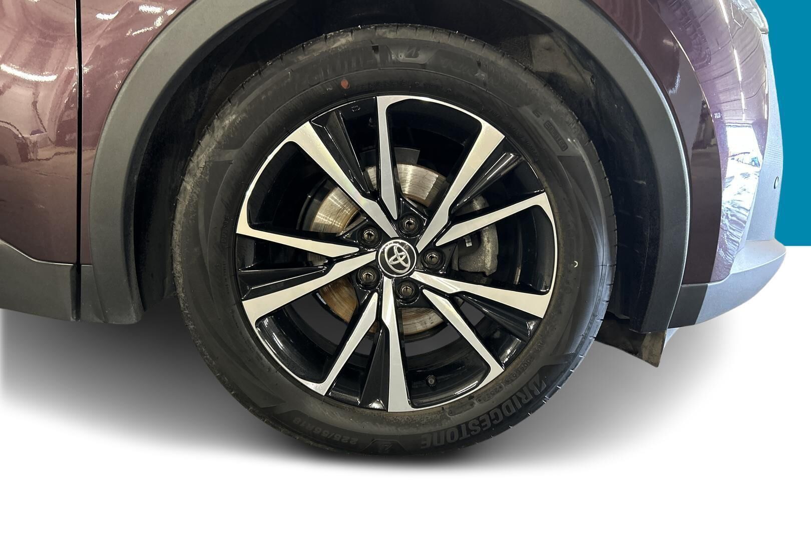 Toyota C-HR iso kuva 26
