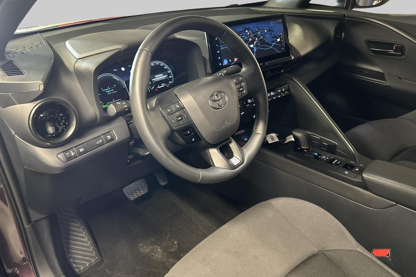 Toyota C-HR iso kuva 8