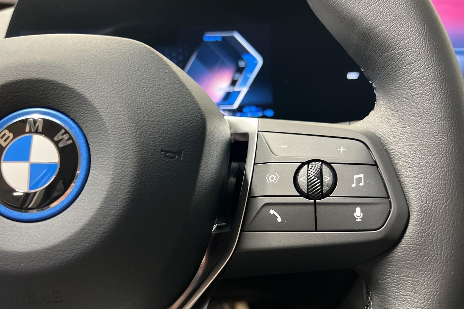 BMW X1 iso kuva 17